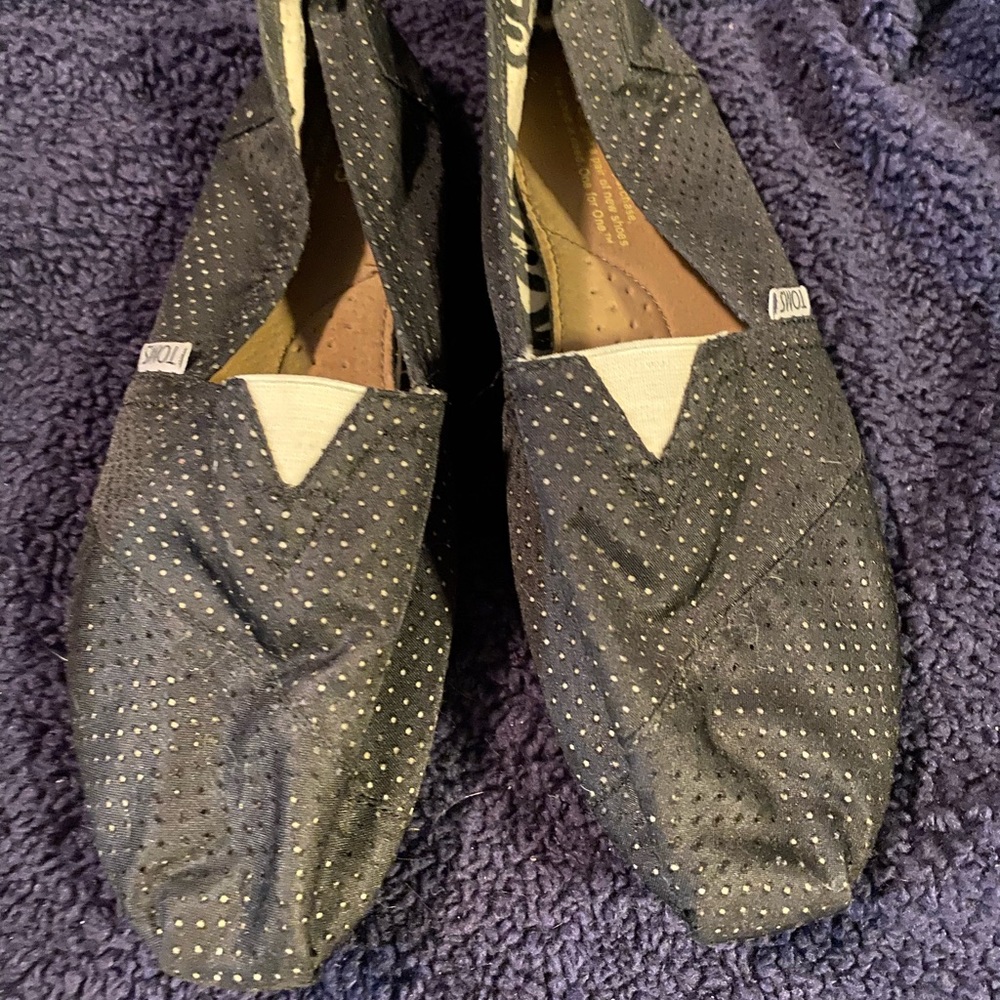 TOMS Shoes 7.5